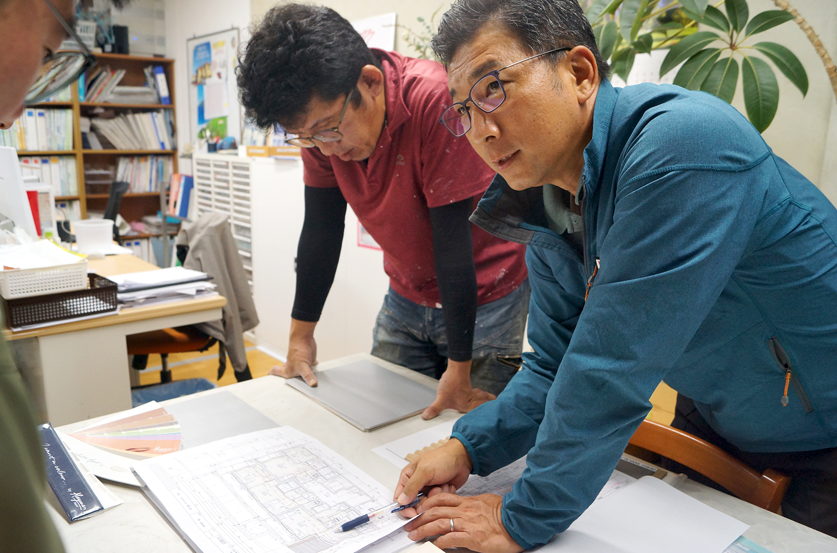 仕事を知る　現場での一日　丸紘